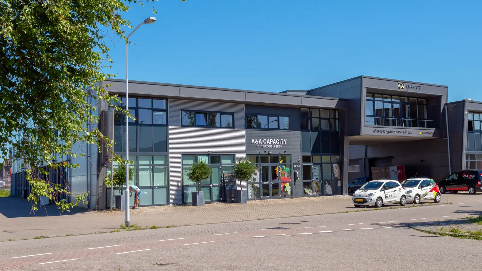 Bedrijfsverzamelgebouw Samsonstaete aan de Samsonweg 26+ t/m 28+ in Wormerveer